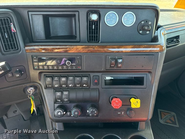 image for item GH9360 2021 International LT625 semi truck