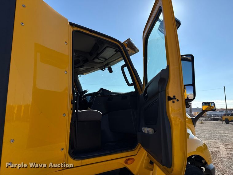 image for item GH9360 2021 International LT625 semi truck