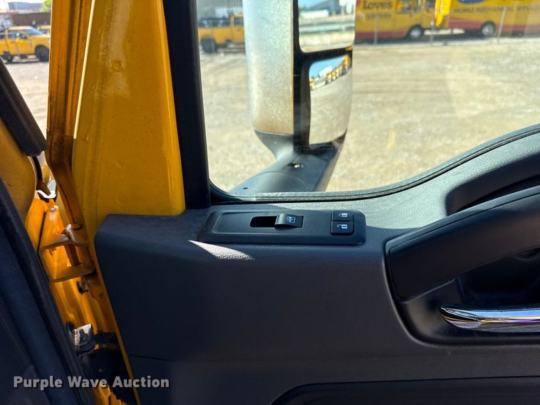 image for item GH9360 2021 International LT625 semi truck