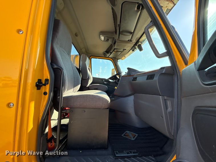 image for item GH9360 2021 International LT625 semi truck