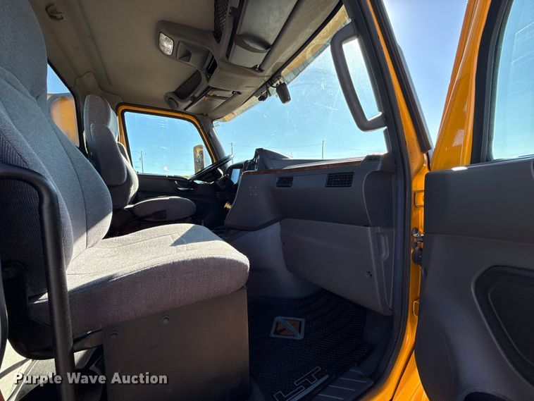 image for item GH9360 2021 International LT625 semi truck