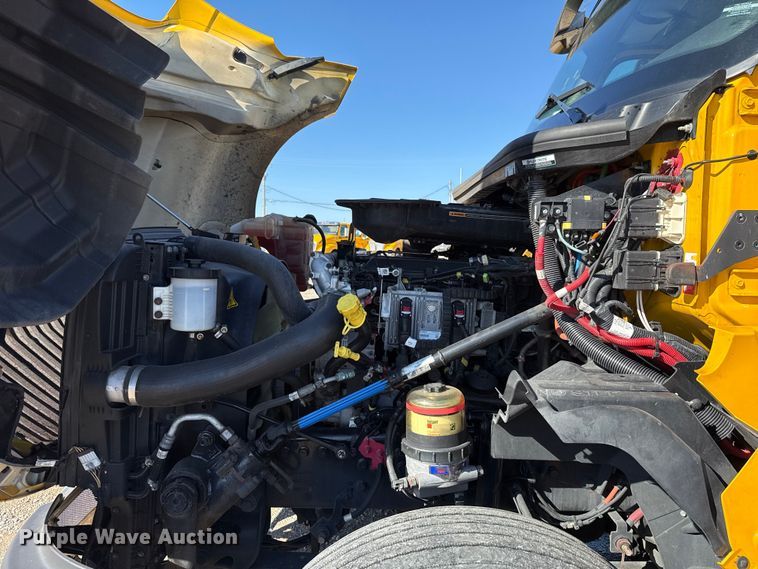 image for item GH9360 2021 International LT625 semi truck