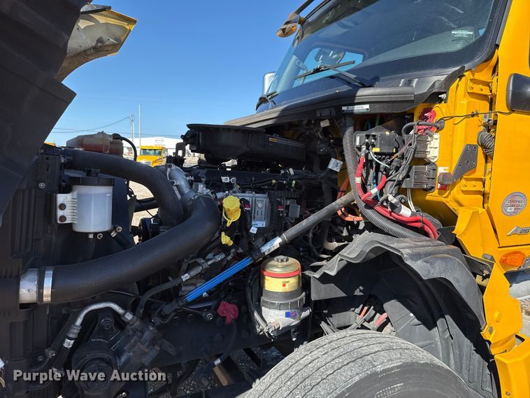 image for item GH9360 2021 International LT625 semi truck