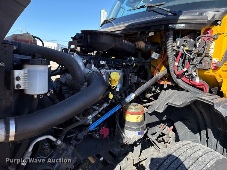 image for item GH9360 2021 International LT625 semi truck