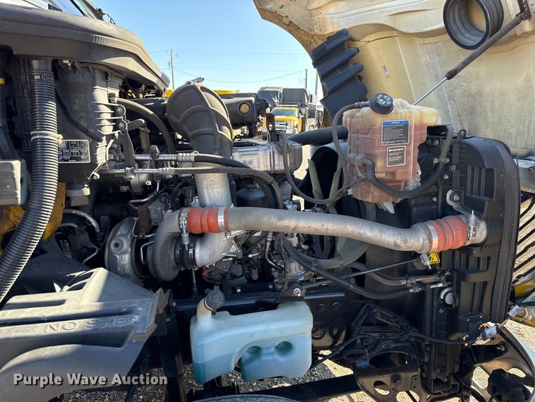 image for item GH9360 2021 International LT625 semi truck