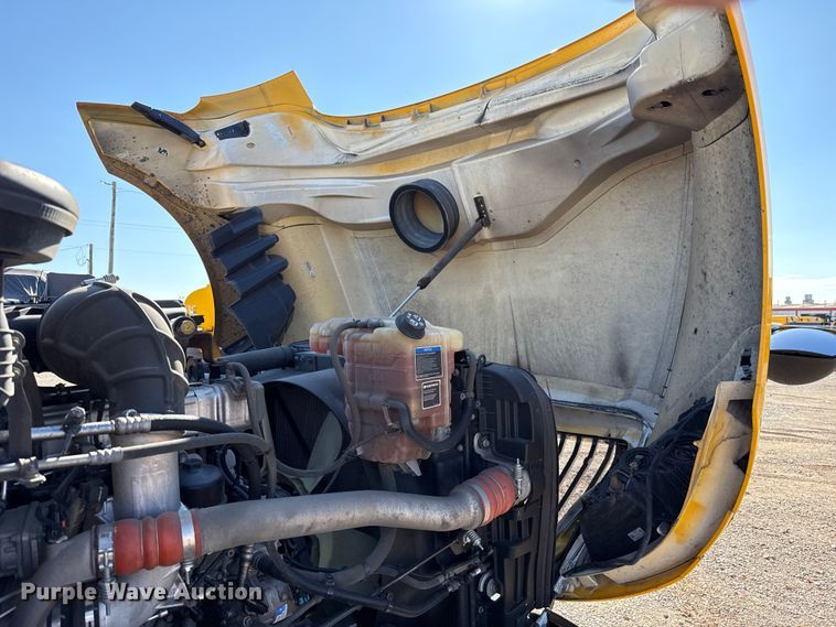 image for item GH9360 2021 International LT625 semi truck