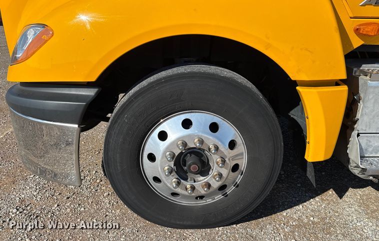 image for item GH9360 2021 International LT625 semi truck