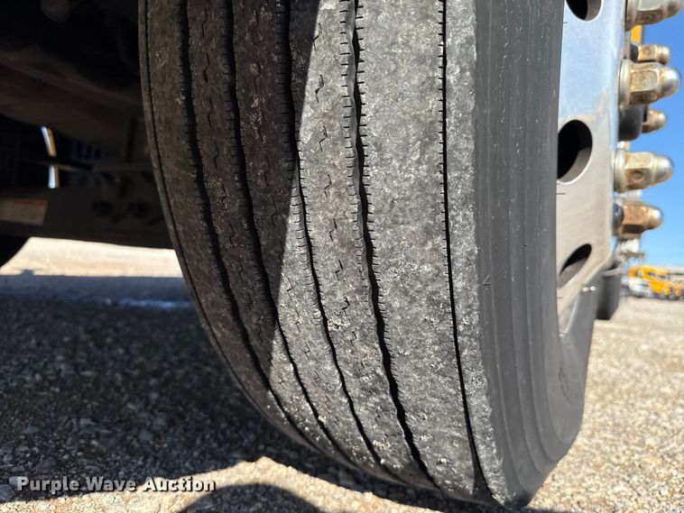 image for item GH9360 2021 International LT625 semi truck