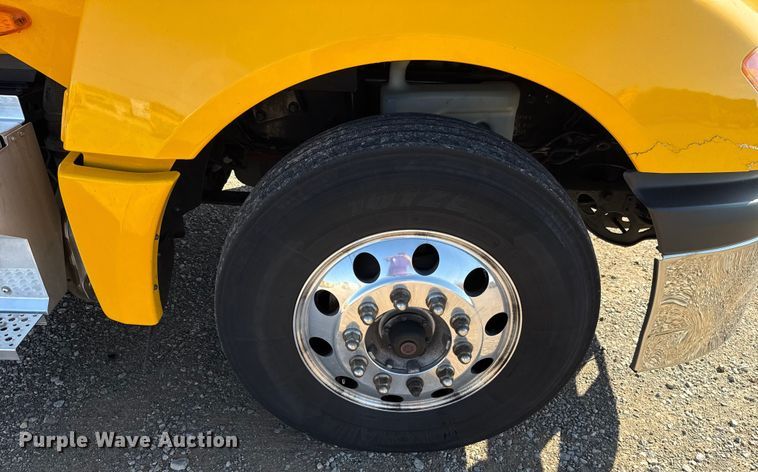 image for item GH9360 2021 International LT625 semi truck