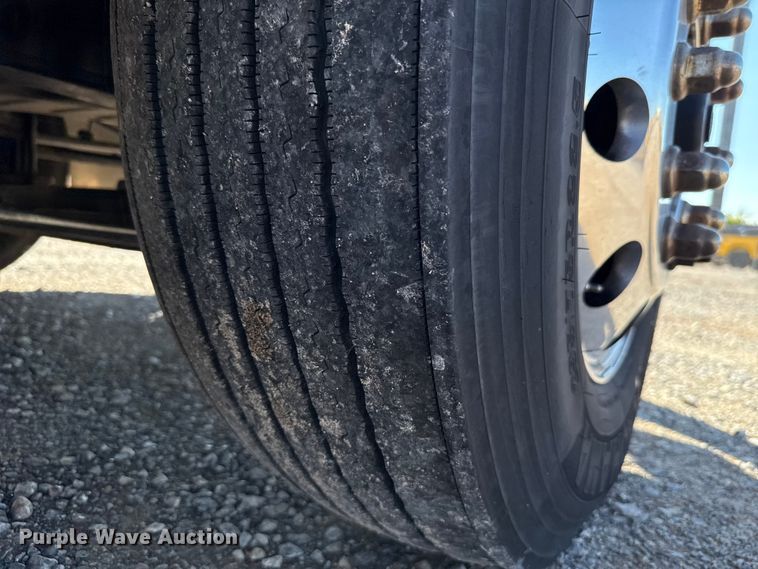 image for item GH9360 2021 International LT625 semi truck