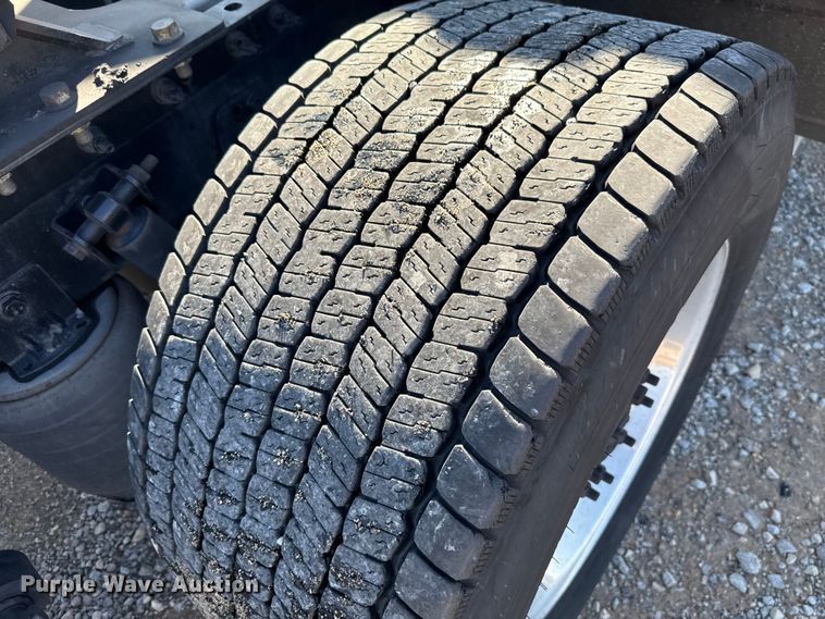 image for item GH9360 2021 International LT625 semi truck