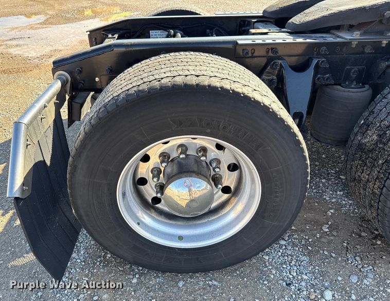 image for item GH9360 2021 International LT625 semi truck