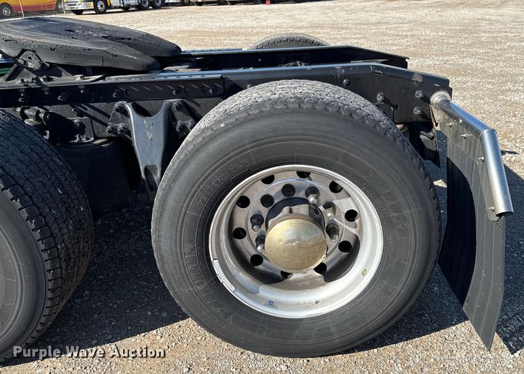 image for item GH9360 2021 International LT625 semi truck