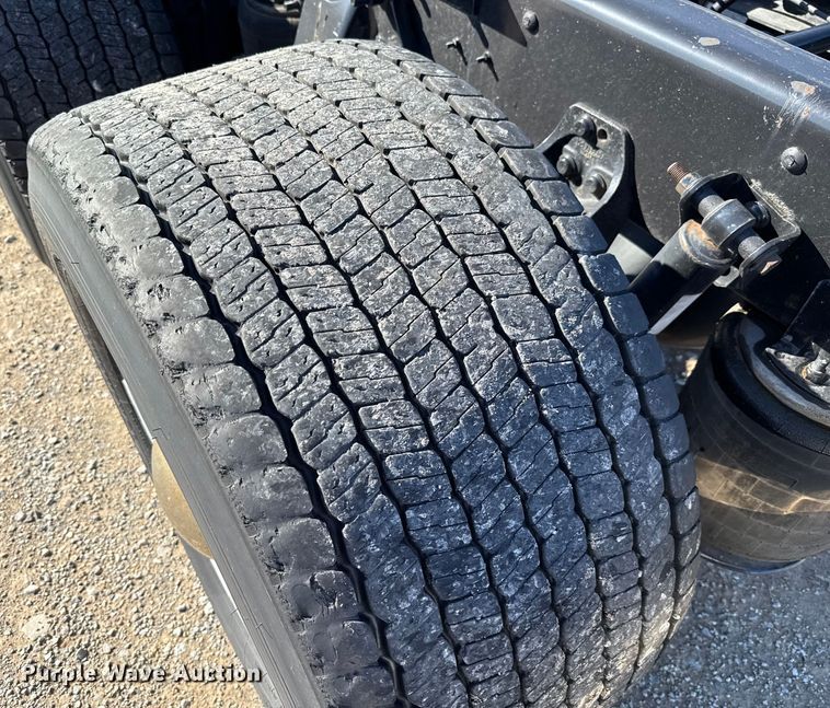 image for item GH9360 2021 International LT625 semi truck