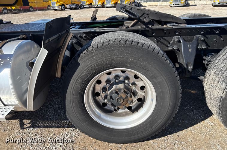 image for item GH9360 2021 International LT625 semi truck