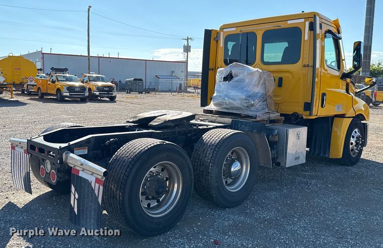 CAMIóN 2021 FREIGHTLINER