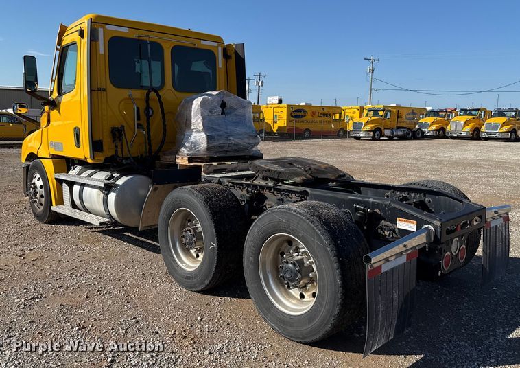 image for item GH9361 2021 Freightliner Cascadia 126 semi truck