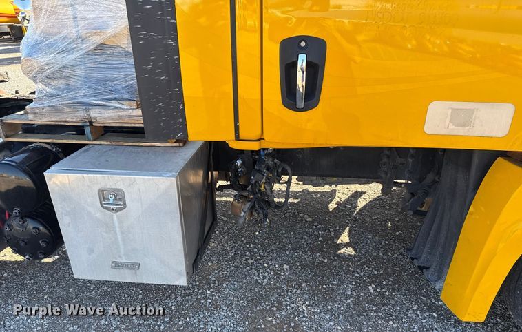 image for item GH9361 2021 Freightliner Cascadia 126 semi truck