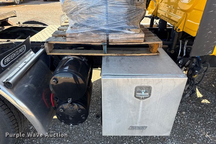 image for item GH9361 2021 Freightliner Cascadia 126 semi truck