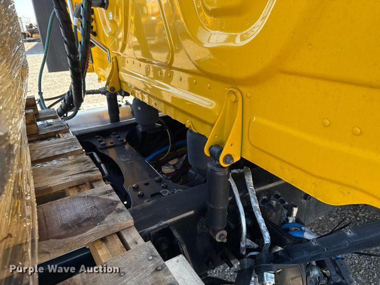 image for item GH9361 2021 Freightliner Cascadia 126 semi truck