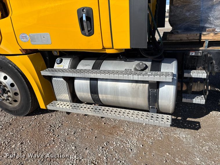 image for item GH9361 2021 Freightliner Cascadia 126 semi truck