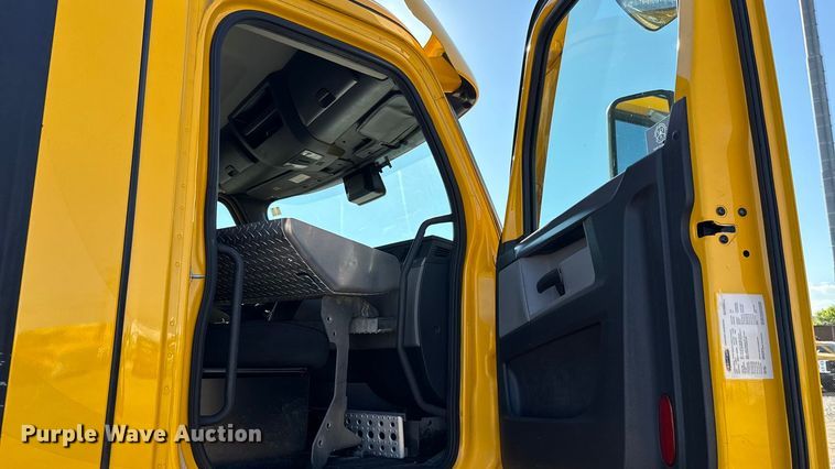 image for item GH9361 2021 Freightliner Cascadia 126 semi truck