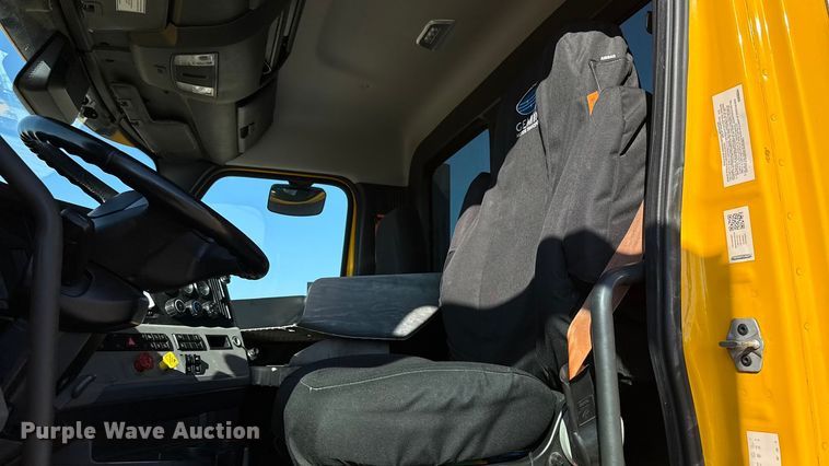 image for item GH9361 2021 Freightliner Cascadia 126 semi truck