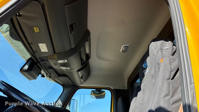 image for item GH9361 2021 Freightliner Cascadia 126 semi truck