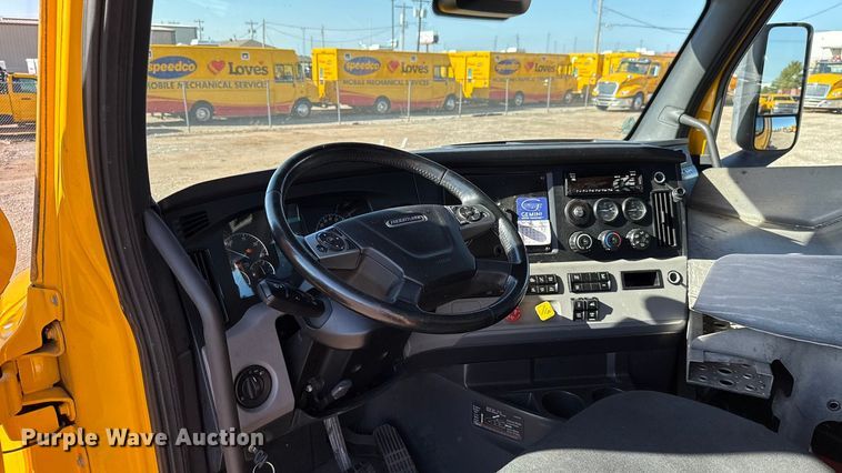 image for item GH9361 2021 Freightliner Cascadia 126 semi truck