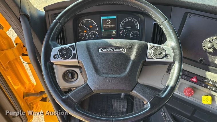 image for item GH9361 2021 Freightliner Cascadia 126 semi truck