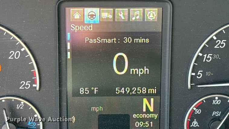 image for item GH9361 2021 Freightliner Cascadia 126 semi truck