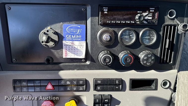 image for item GH9361 2021 Freightliner Cascadia 126 semi truck