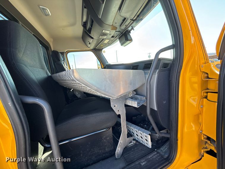 image for item GH9361 2021 Freightliner Cascadia 126 semi truck