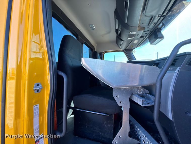 image for item GH9361 2021 Freightliner Cascadia 126 semi truck