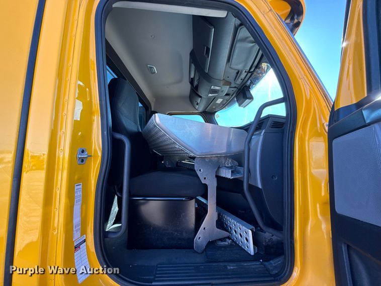 image for item GH9361 2021 Freightliner Cascadia 126 semi truck