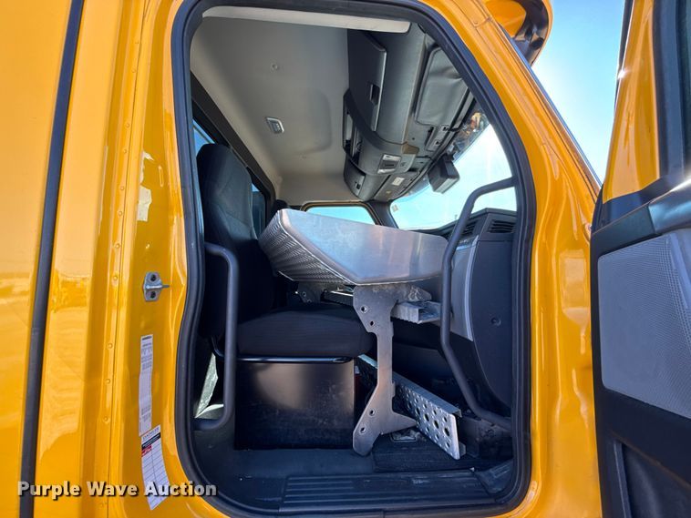 image for item GH9361 2021 Freightliner Cascadia 126 semi truck