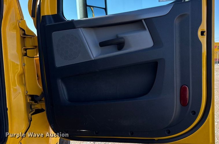 image for item GH9361 2021 Freightliner Cascadia 126 semi truck