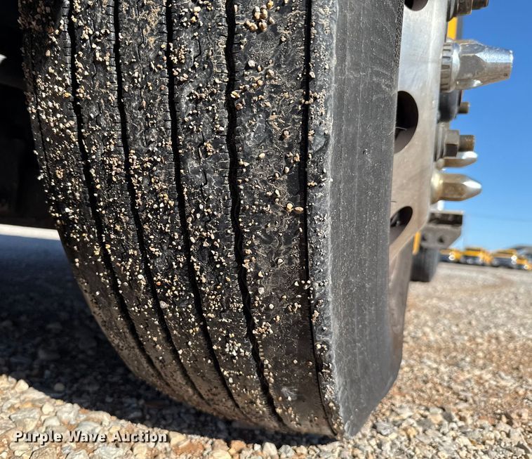 image for item GH9361 2021 Freightliner Cascadia 126 semi truck