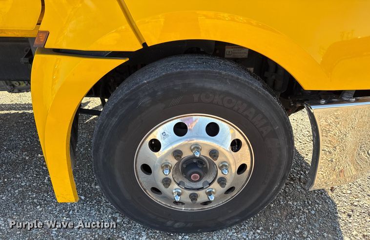 image for item GH9361 2021 Freightliner Cascadia 126 semi truck