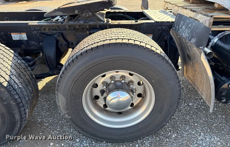 image for item GH9361 2021 Freightliner Cascadia 126 semi truck