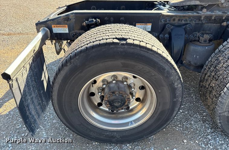 image for item GH9361 2021 Freightliner Cascadia 126 semi truck