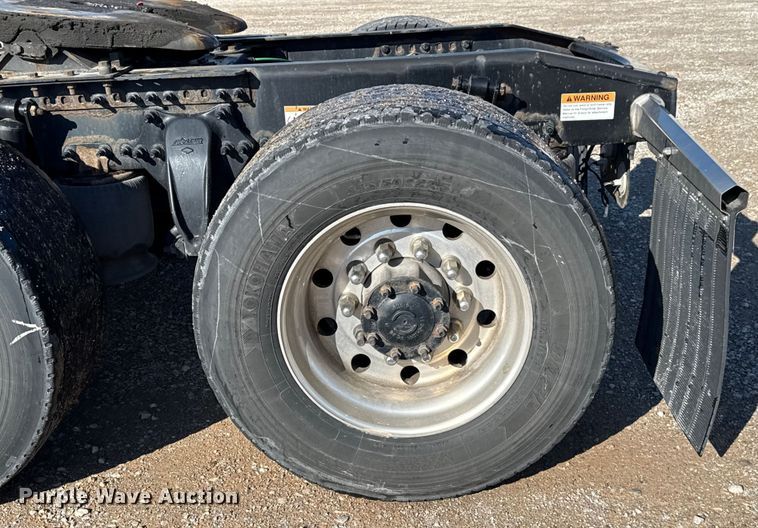 image for item GH9361 2021 Freightliner Cascadia 126 semi truck