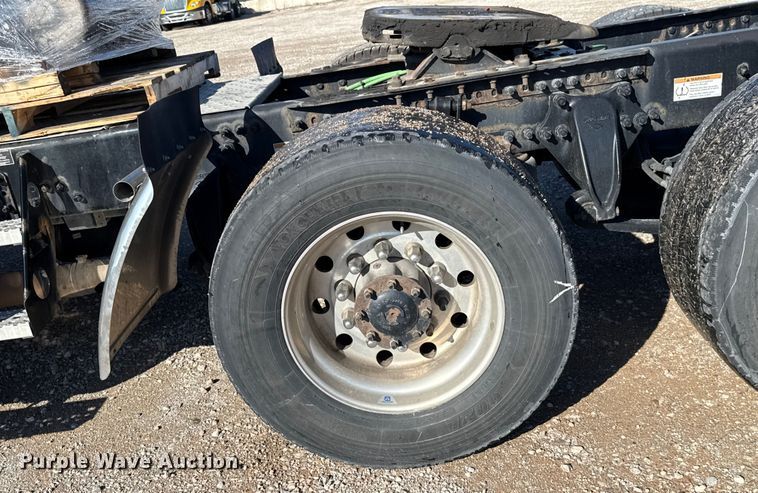 image for item GH9361 2021 Freightliner Cascadia 126 semi truck