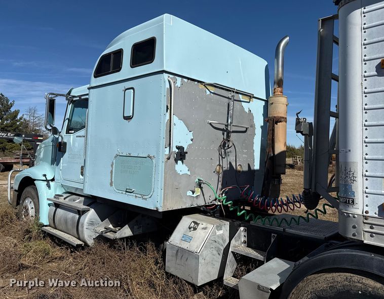 image for item GP9648 2006 International 9400i semi truck