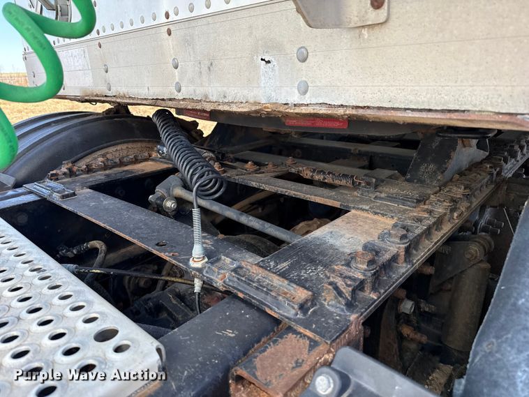 image for item GP9648 2006 International 9400i semi truck