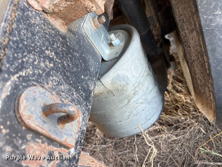 image for item GP9648 2006 International 9400i semi truck