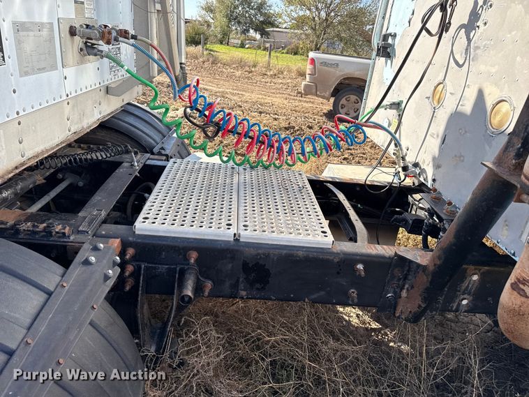 image for item GP9648 2006 International 9400i semi truck