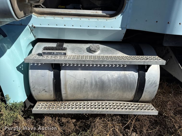 image for item GP9648 2006 International 9400i semi truck