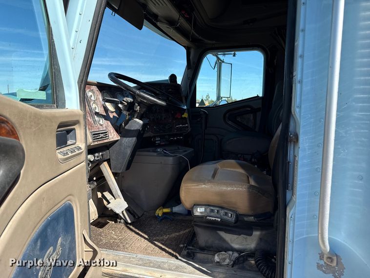 image for item GP9648 2006 International 9400i semi truck