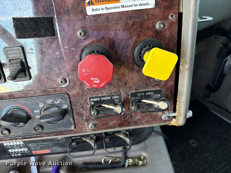 image for item GP9648 2006 International 9400i semi truck